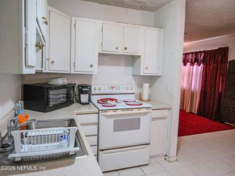 8513 Oak Leaf Road, Jacksonville FL - photo 12 of 33