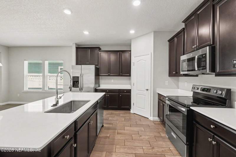 3 bedroom Single Family Residence at 3906 Arbor Mill Circle, Arbor Mill At Oakleaf Plantation, Orange Park — photo 4