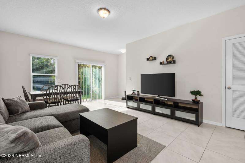 3 bedroom Townhouse at 893 Capitol Parkway, Capitol Park, Jacksonville — photo 2