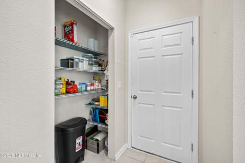 893 Capitol Parkway, Jacksonville FL - photo 6 of 27