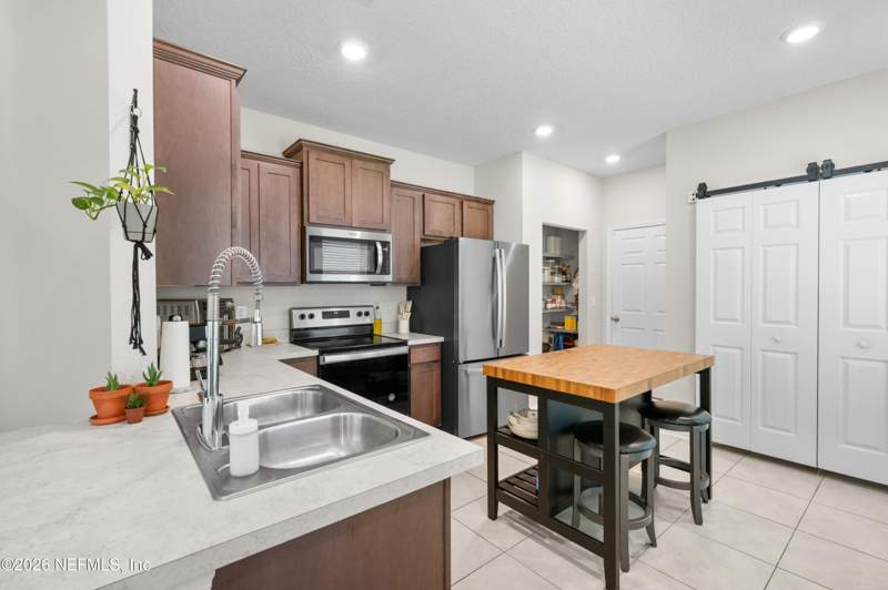 3 bedroom Townhouse at 893 Capitol Parkway, Capitol Park, Jacksonville — photo 4