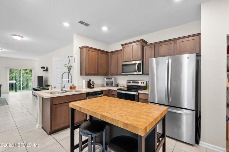 3 bedroom Townhouse at 893 Capitol Parkway, Capitol Park, Jacksonville — photo 5