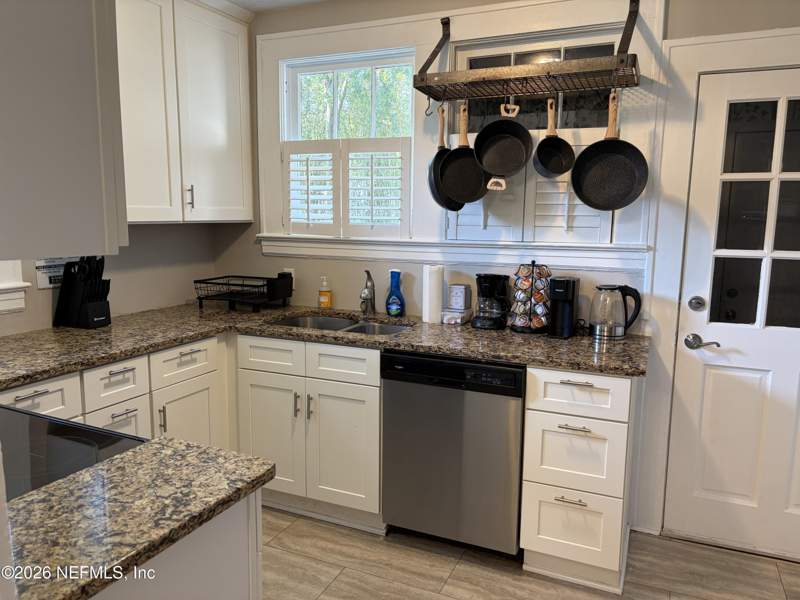 2 bedroom Single Family Residence at 1444 Wolfe Street, St Johns Heights, Jacksonville — photo 2