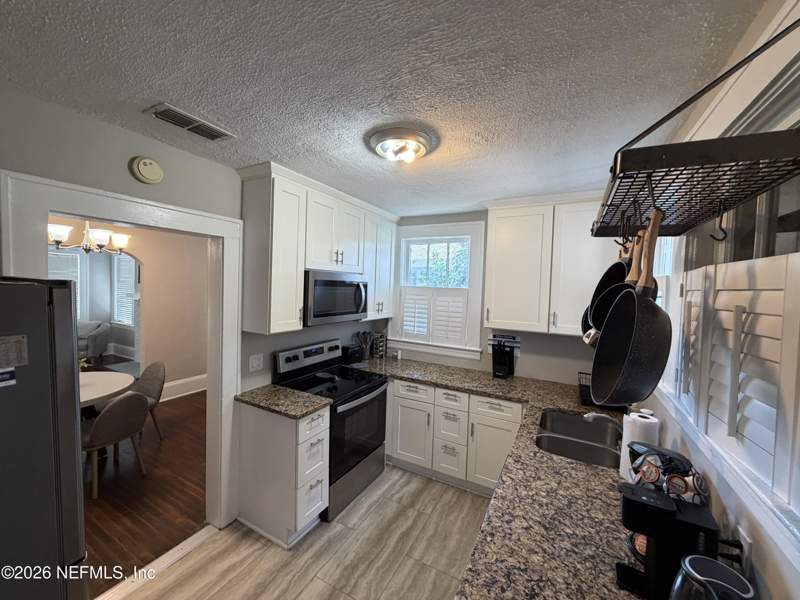2 bedroom Single Family Residence at 1444 Wolfe Street, St Johns Heights, Jacksonville — photo 3