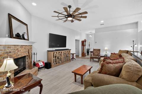 1350 Summit Oaks Drive, Jacksonville FL - photo 18 of 57