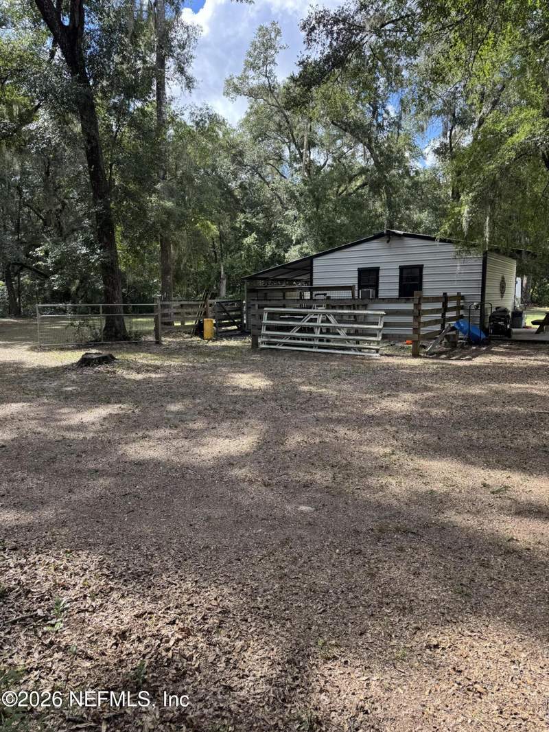 2 bedroom Mobile Home at 1060 Coral Farms Road, Florahome, Florahome — photo 2