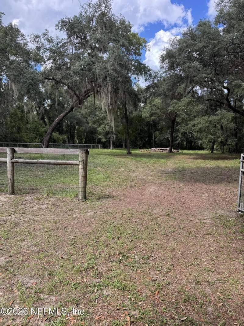 2 bedroom Mobile Home at 1060 Coral Farms Road, Florahome, Florahome — photo 3