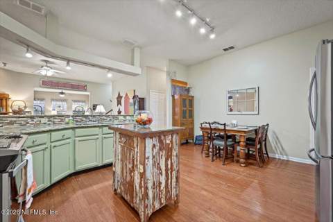 4664 Trevor Creek Drive, Jacksonville FL - photo 10 of 46