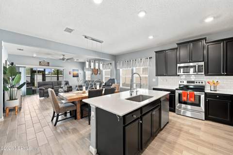 1586 Mathews Manor Drive, Jacksonville FL - photo 7 of 47