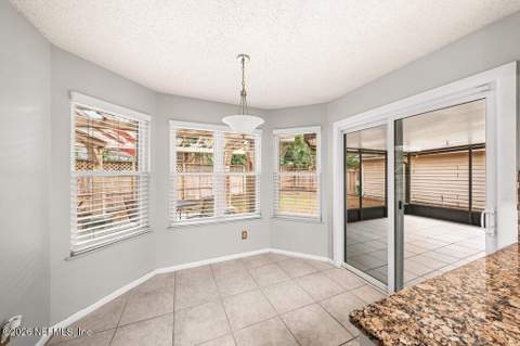 6175 Alpenrose Avenue, Jacksonville FL - photo 10 of 35