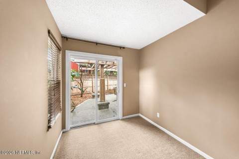 6175 Alpenrose Avenue, Jacksonville FL - photo 14 of 35