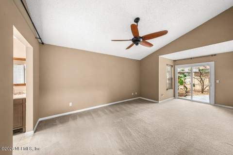 6175 Alpenrose Avenue, Jacksonville FL - photo 12 of 35