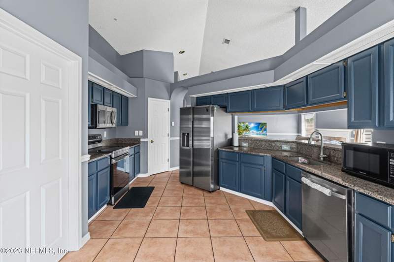 3 bedroom Single Family Residence at 8459 Country Bend Circle, Chimney Lakes, Jacksonville — photo 4