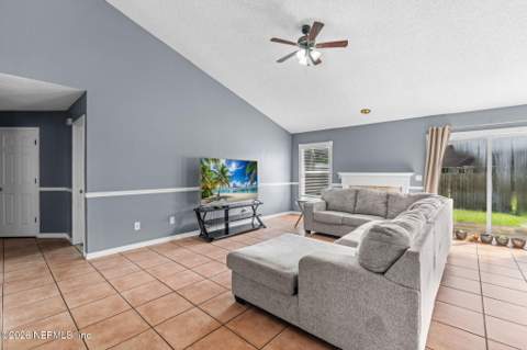 8459 Country Bend Circle, Jacksonville FL - photo 12 of 51