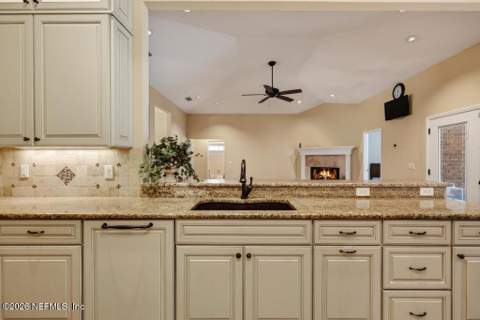 10087 Pebble Ridge Drive, Jacksonville FL - photo 24 of 121