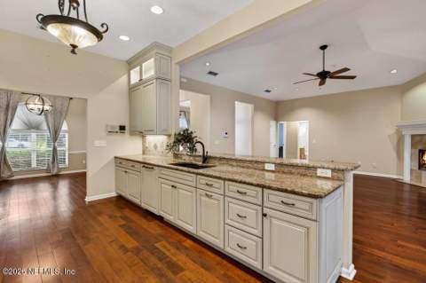 10087 Pebble Ridge Drive, Jacksonville FL - photo 18 of 121