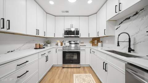 4034 Retford Drive, Jacksonville FL - photo 14 of 79