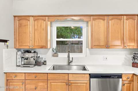6151 Deepwood Drive, Jacksonville FL - photo 9 of 36