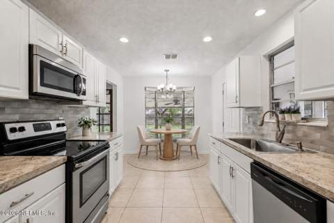 2387 Perth Drive, Orange Park FL - photo 7 of 60