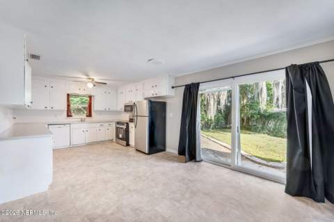 5330 Oak Forest Drive, Jacksonville FL - photo 8 of 18