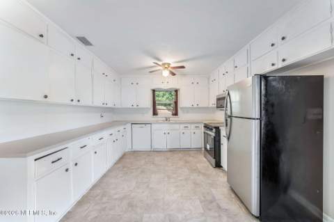 5330 Oak Forest Drive, Jacksonville FL - photo 7 of 18