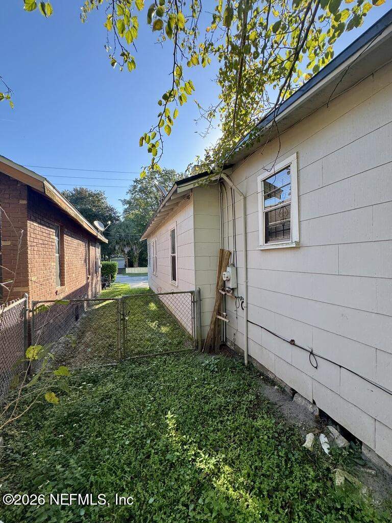 2 bedroom Single Family Residence at 3916 N Davis Street, North End, Jacksonville — photo 4