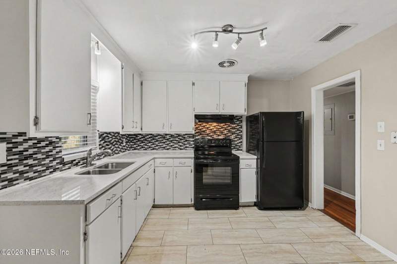 3 bedroom Single Family Residence at 6211 Sage Drive, Oak Hill, Jacksonville — photo 4