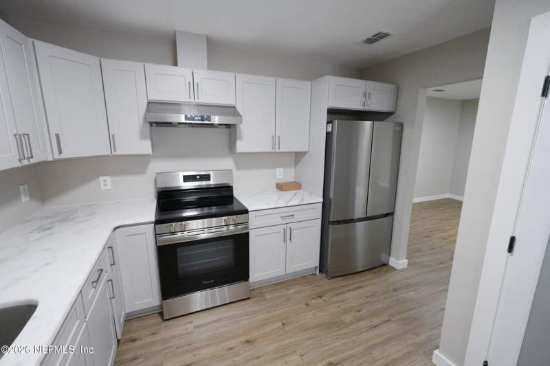 4 bedroom Single Family Residence at 37257 Railroad, Metes & Bounds, Hilliard — photo 5