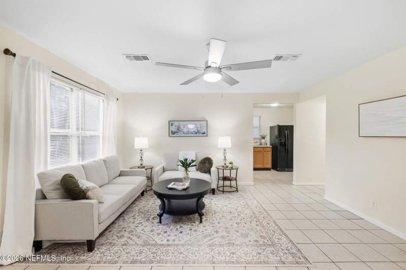 3 bedroom Single Family Residence at 7624 Sandhurst Road, Arlington Hills, Jacksonville — photo 4