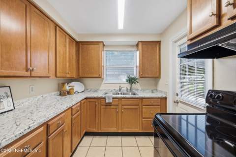 7624 Sandhurst Road, Jacksonville FL - photo 7 of 19