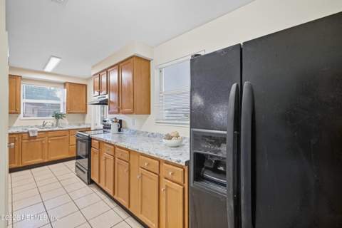 7624 Sandhurst Road, Jacksonville FL - photo 8 of 19