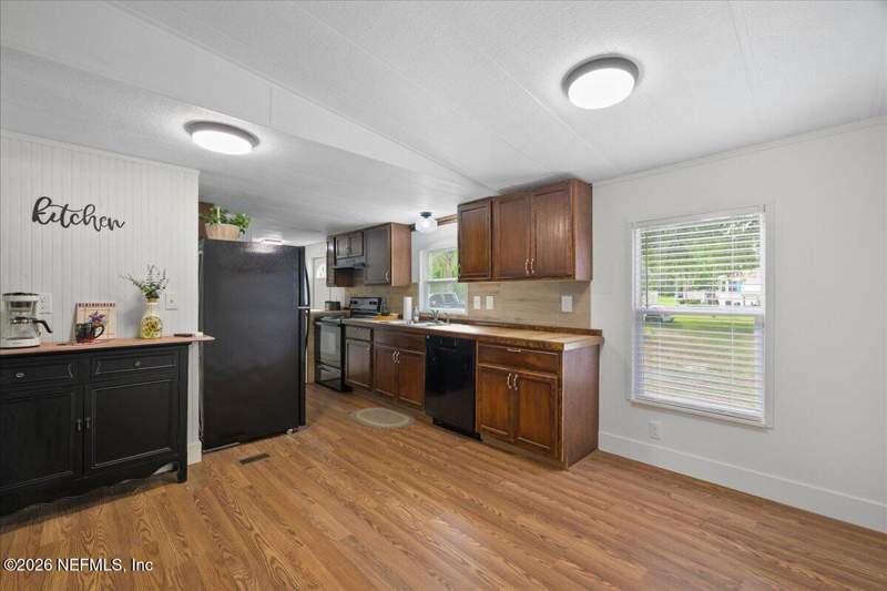 2 bedroom Single Family Residence at 200 Hanselman Avenue, Crescent Shores Hei, Crescent City — photo 3