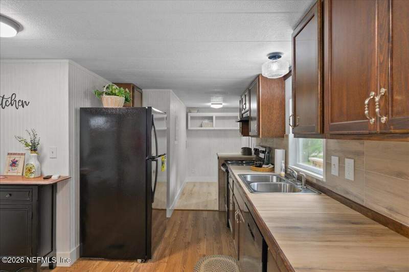 2 bedroom Single Family Residence at 200 Hanselman Avenue, Crescent Shores Hei, Crescent City — photo 4
