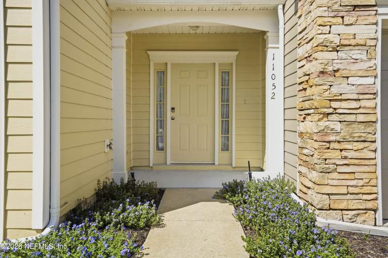3 bedroom Townhouse at 11052 E Castlemain Circle, Oxford Chase, Jacksonville — photo 3