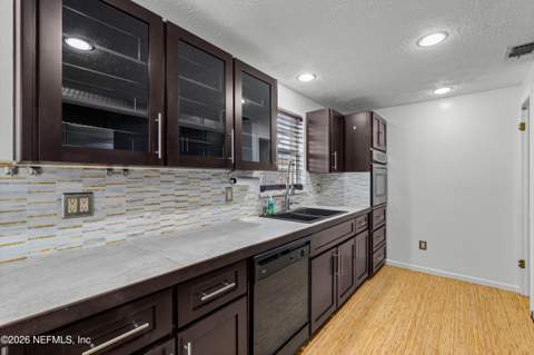 1625 Monument Oaks Drive, Jacksonville FL - photo 15 of 44