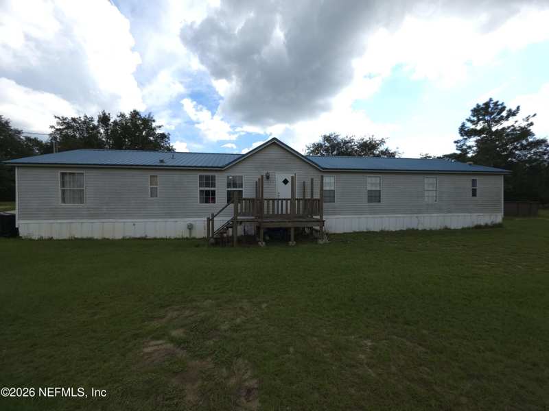 3 bedroom Single Family Residence at 633 Marion Avenue, Metes & Bounds, Interlachen — photo 1