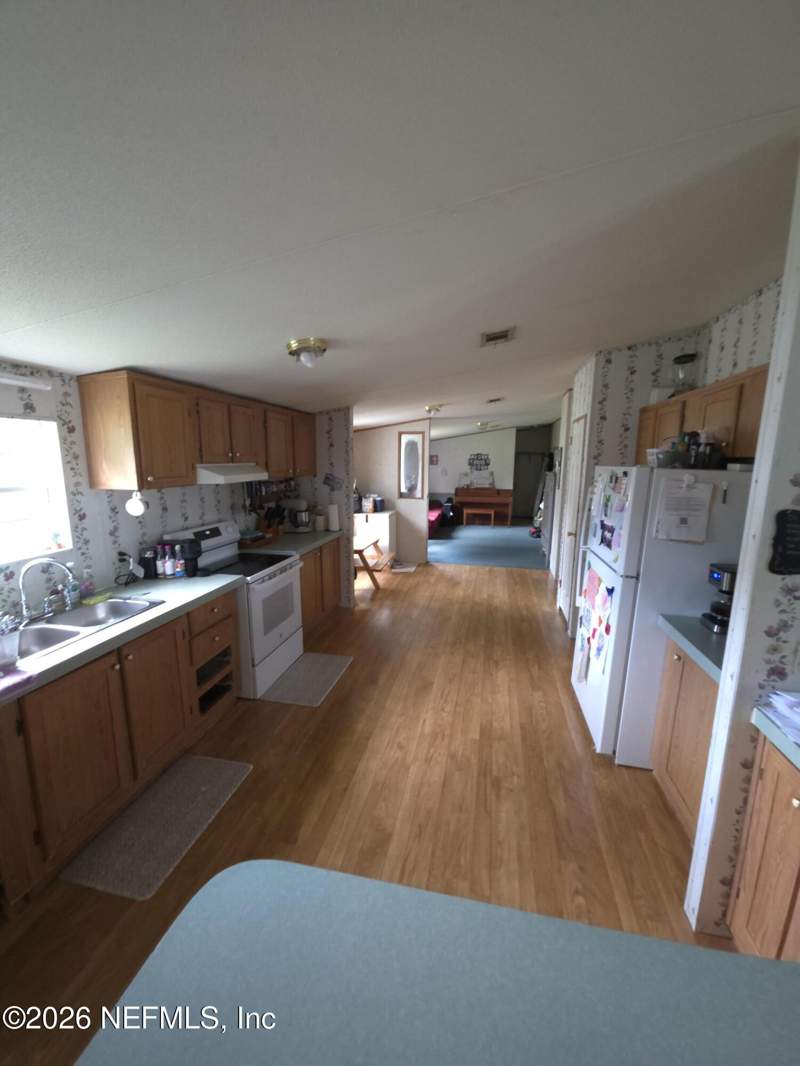 3 bedroom Single Family Residence at 633 Marion Avenue, Metes & Bounds, Interlachen — photo 2