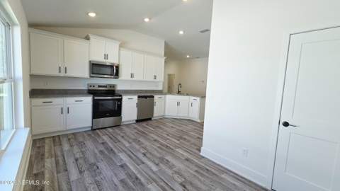 8321 Helmsley Boulevard, Jacksonville FL - photo 8 of 24