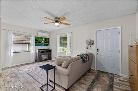 1604 Forbes Street, Green Cove Springs FL - photo 9 of 42