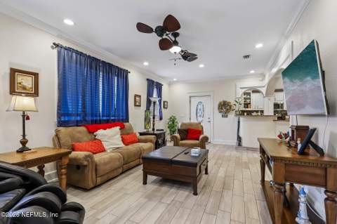 6053 Hinely Lane, Jacksonville FL - photo 8 of 39