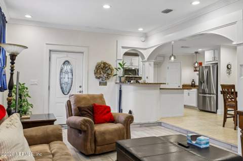 6053 Hinely Lane, Jacksonville FL - photo 10 of 39