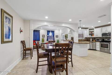 6053 Hinely Lane, Jacksonville FL - photo 12 of 39