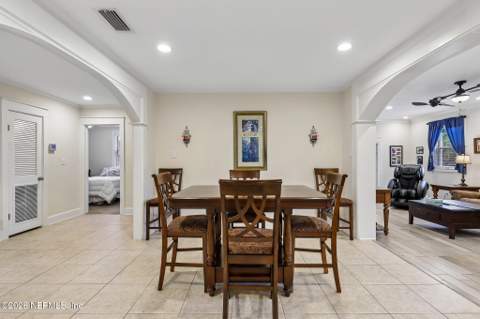 6053 Hinely Lane, Jacksonville FL - photo 13 of 39
