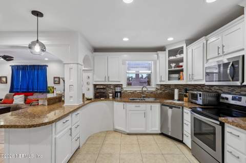 6053 Hinely Lane, Jacksonville FL - photo 15 of 39