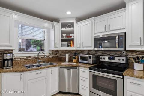 6053 Hinely Lane, Jacksonville FL - photo 16 of 39