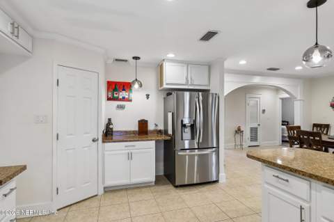 6053 Hinely Lane, Jacksonville FL - photo 17 of 39