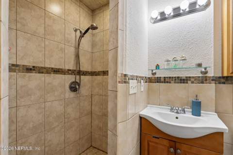 6053 Hinely Lane, Jacksonville FL - photo 22 of 39