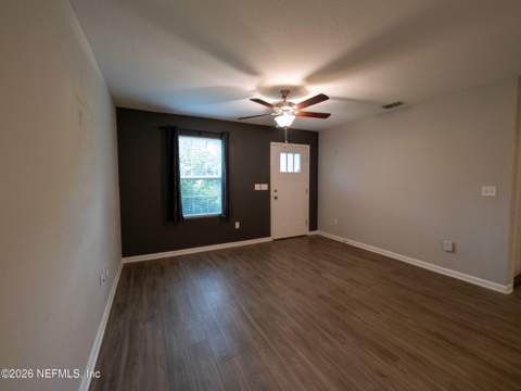 4649 Suray Avenue, Jacksonville FL - photo 10 of 32