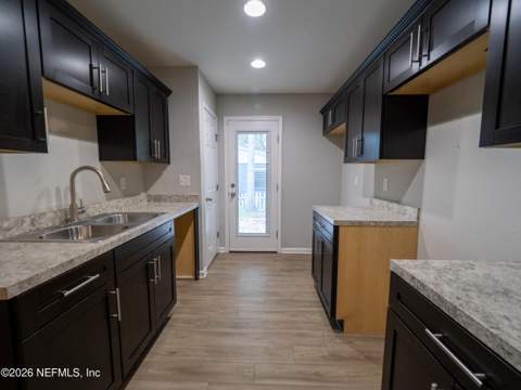 4649 Suray Avenue, Jacksonville FL - photo 15 of 32