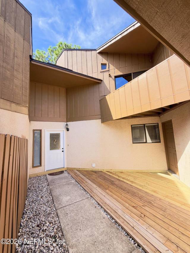 1122 ROMAINE Circle